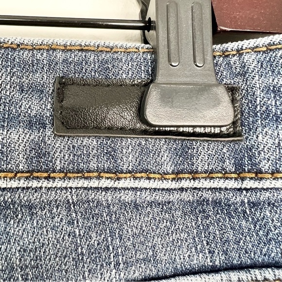 Kut from the Kloth Reese ankle straight cropped eyelet embroidered raw jeans 0 - Picture 6 of 15